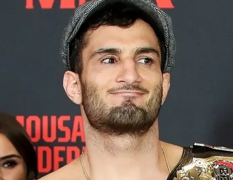 گغارت موساسی؛ فایتر ارمنی ایرانی ساکن هلند معروف به «قاتل خاموش» که بسیار دقیق، کم‌حرف و آرام است 