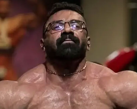 مظاهر تابانی؛ بدنساز سرابی مشهور به «تانک آذربایجان» و برادرزاده بهروز تابانی که رقیب هادی چوپان در مسترالمپیای ۲۰۲۶ خواهد بود 