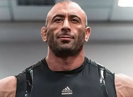  امیرنعیم حسنی؛ بدنساز کرجی و اولین فولادبلاگر اسپرت ایران که ویدئوی خام‌خواری دل و جگر گوسفند او به شدت وایرال شد 