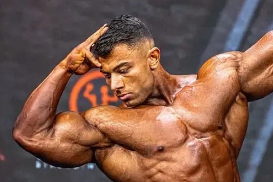  نیهات کایابدنساز ۲۳ ساله ترک معروف به «مریخی» و رقیب احتمالی مهدی جابری که نفر چهارم مسترالمپیای ۲۰۲۵ است 