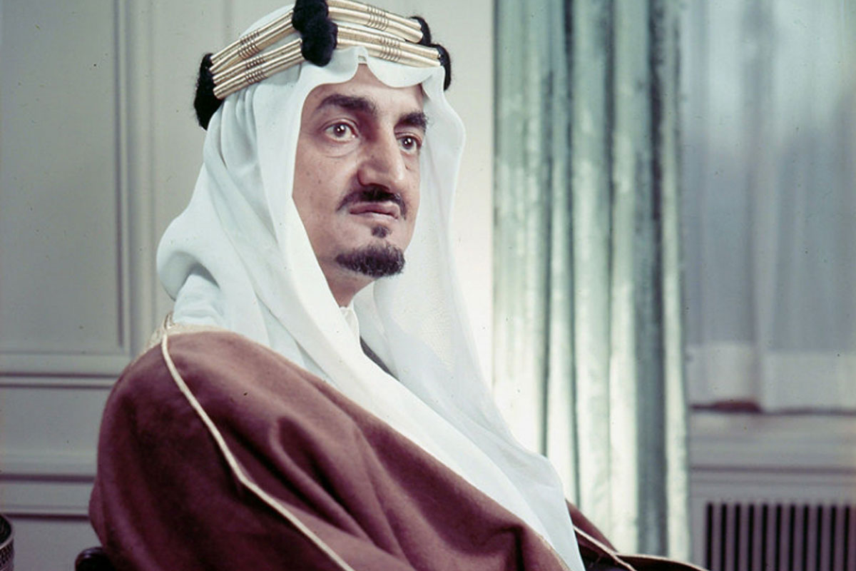 قتلی که عربستان سعودی را تکان داد؛ ترور پادشاه هنگام بوسیدن برادرزاده‌اش! 