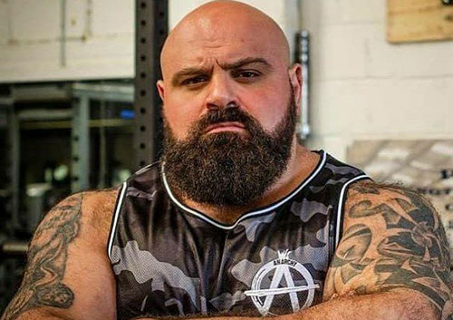 لورنس شهلایی؛ استرانگمن کرمانشاهی – انگلیسی و قویترین مرد بریتانیا و اروپا که مشهورترین تحلیل‌گر مسابقات قویترین مردان جهان است 