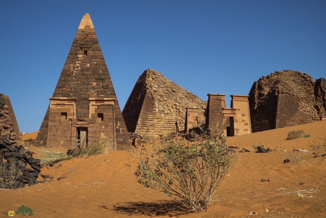 یک کشف عجیب؛ بزرگترین مجموعه اهرام جهان در مصر نیست! اهرام سودان در بیابان