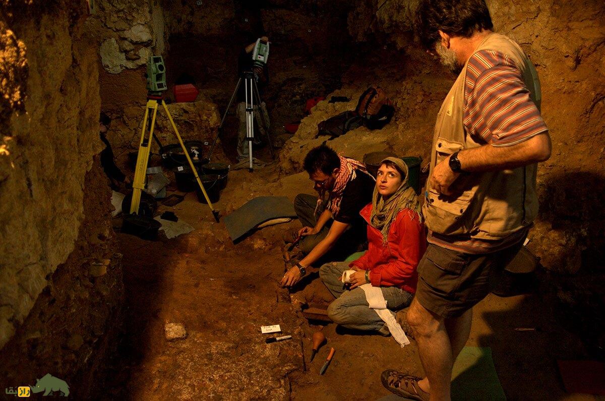 چه کسی اولین بار آتش را کشف کرد و چگونه؟ باستان شناسان در حال کاوش در یک غار باستانی که نخستین بار آتش در آنجا کشف شد