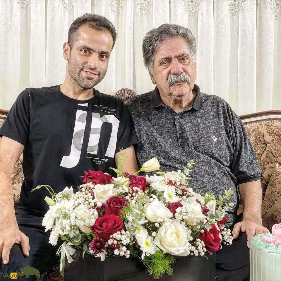 حاج عبدالله زواره معروف به «کوهی»؛ چهره ماندگار دنیای کبوتربازی ایران که ۴۰۰۰ هزار کبوتر را هزمان باهم پراند حاج عبدالله زواره معروف به «کوهی»؛ چهره ماندگار دنیای کبوتربازی ایران که ۴۰۰۰ هزار کبوتر را هزمان باهم پراند