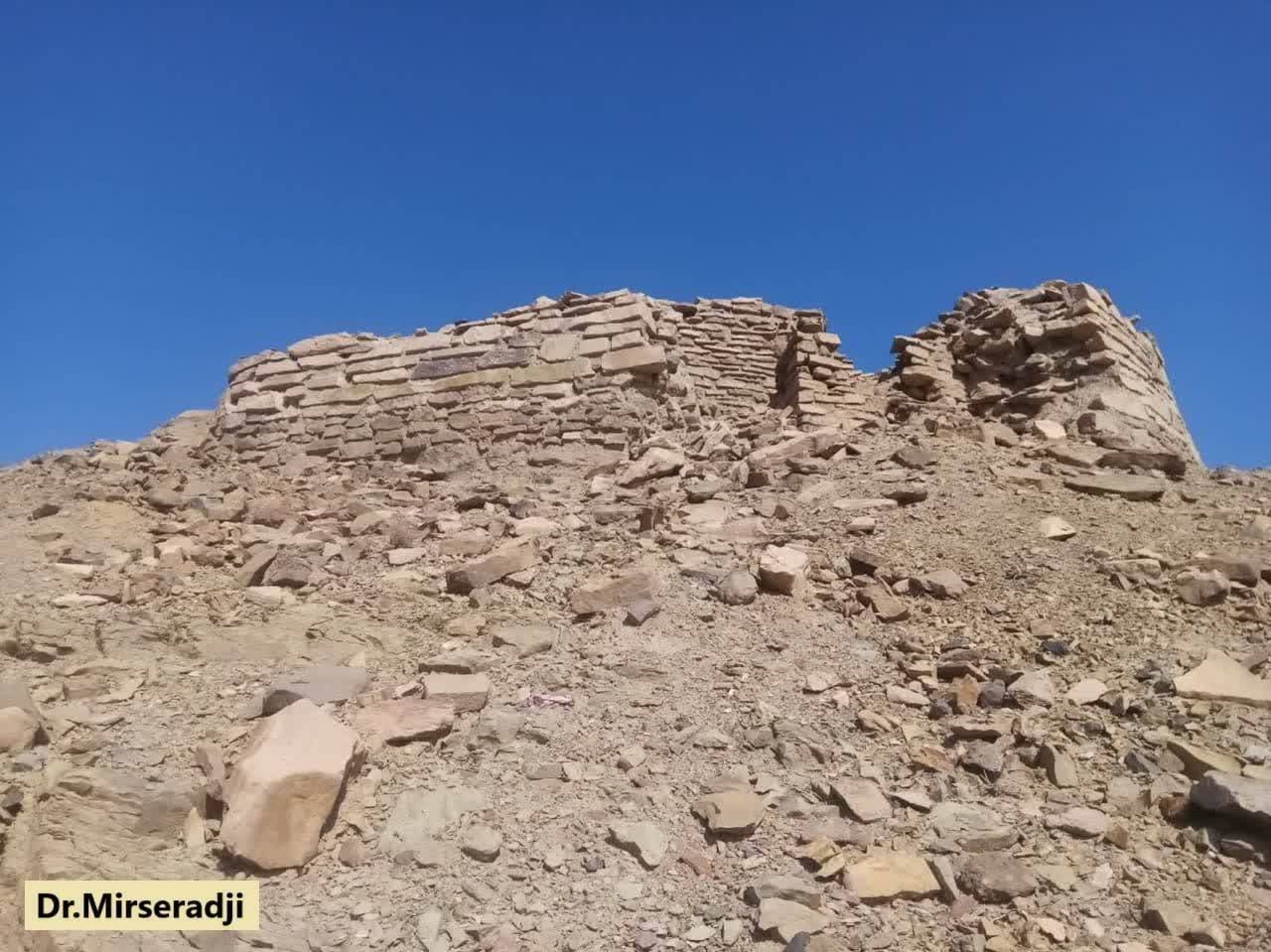 داستان این بنای اسرار آمیز بین قم و تهران چیست؟! داستان این بنای اسرار آمیز بین قم و تهران چیست؟!