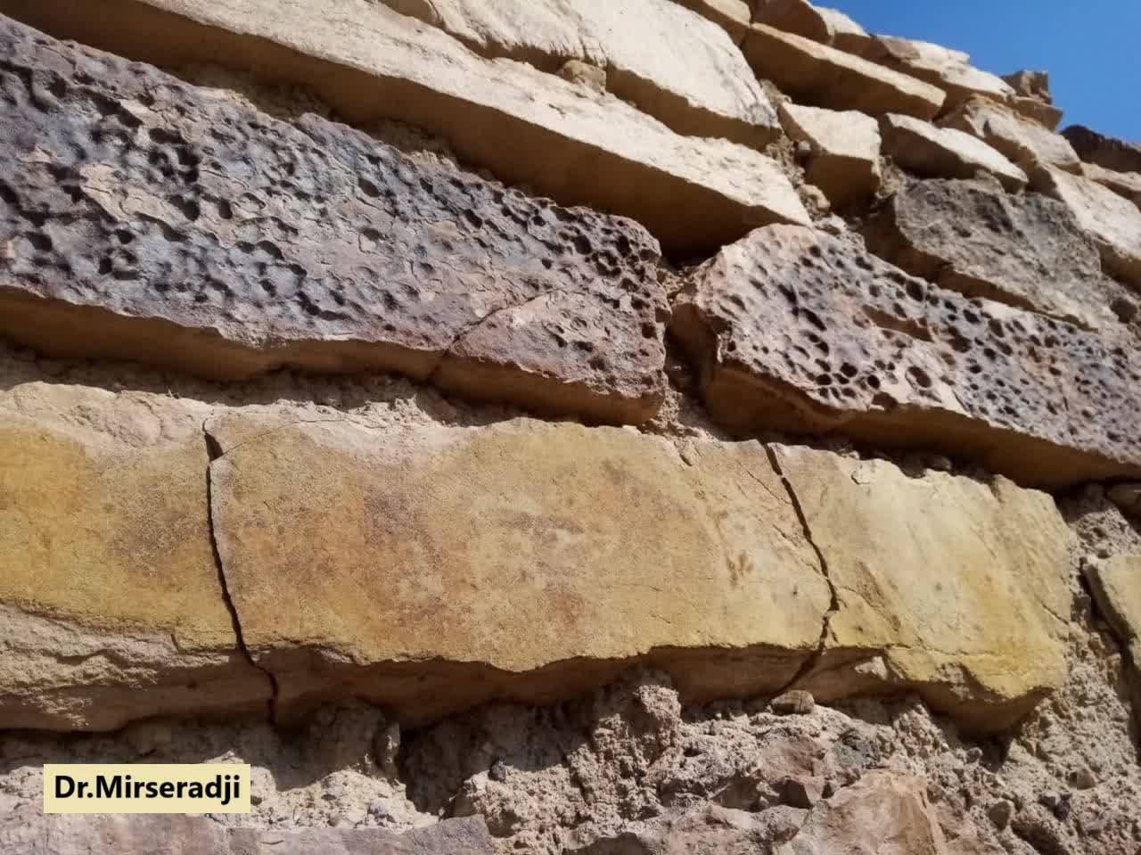 داستان این بنای اسرار آمیز بین قم و تهران چیست؟! داستان این بنای اسرار آمیز بین قم و تهران چیست؟!