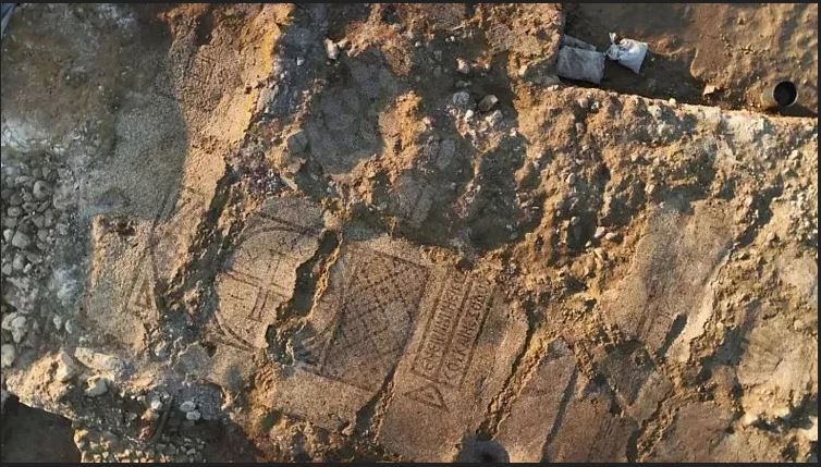 اسرار یک دفن عجیب در بیتالمقدس؛ کشف جسد زنی در غُل و زنجیر متعلق به ۱۵۰۰ سال پیش اسرار یک دفن عجیب در بیتالمقدس؛ کشف جسد زنی در غُل و زنجیر متعلق به ۱۵۰۰ سال پیش
