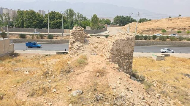 شناسایی یک ستون سنگی قاجاری مرموز در شیراز شناسایی یک ستون سنگی قاجاری مرموز در شیراز