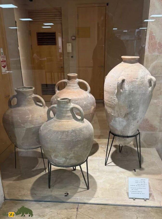 یک اتفاق عجیب و تکاندهنده؛ پسر بچه کنجکاو کوزه ۳۵۰۰ ساله را در موزه شکست! یک اتفاق عجیب و تکاندهنده؛ پسر بچه کنجکاو کوزه ۳۵۰۰ ساله را در موزه شکست!