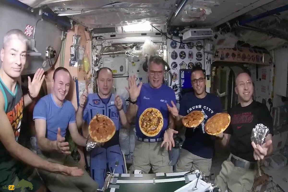 پیتزا در فضا: داستانی واقعی از ارسال پیتزا به ایستگاه فضایی به سفارش یک فضانورد!