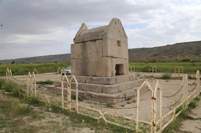 (تصویر) گور دختر قبر کیست؛ آرامگاهی شبیه به آرامگاه کوروش در بوشهر گور دختر