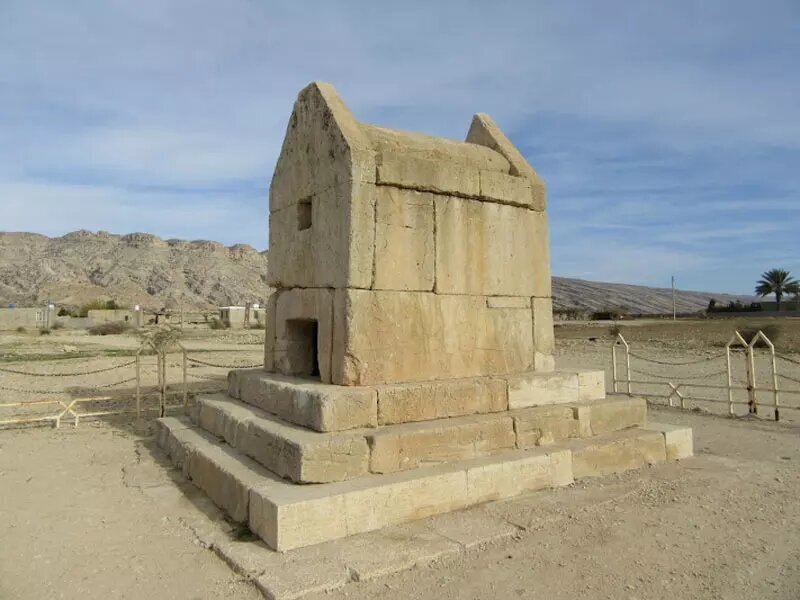 (تصویر) گور دختر قبر کیست؛ آرامگاهی شبیه به آرامگاه کوروش در بوشهر (تصویر) گور دختر قبر کیست؛ آرامگاهی شبیه به آرامگاه کوروش در بوشهر