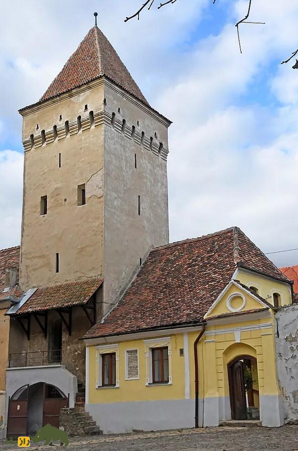 کشف کتابخانه گمشده قرونوسطایی در زیر شیروانی یک کلیسا در رومانی کشف کتابخانه گمشده قرونوسطایی در زیر شیروانی یک کلیسا در رومانی