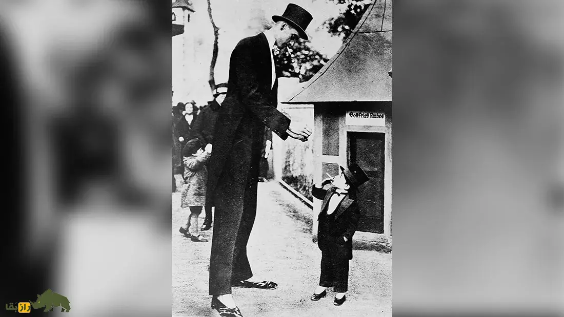 آدام راینر؛ مردی که کوتوله به دنیا آمد و غول از دنیا رفت! رشد عجیب او هنوز یکی از معماهای پزشکی است آدام راینر؛ مردی که کوتوله به دنیا آمد و غول از دنیا رفت! رشد عجیب او هنوز یکی از معماهای پزشکی است