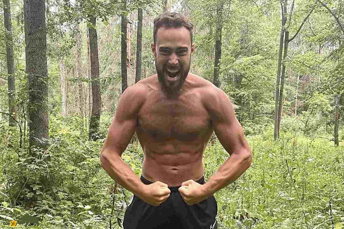 فیلمی باورنکردنی از تارزان واقعی، مردی که در  ۲۰ سال گذشته مثل میمونها در جنگل زندگی میکند! فیلمی باورنکردنی از تارزان واقعی، مردی که در  ۲۰ سال گذشته مثل میمونها در جنگل زندگی میکند!