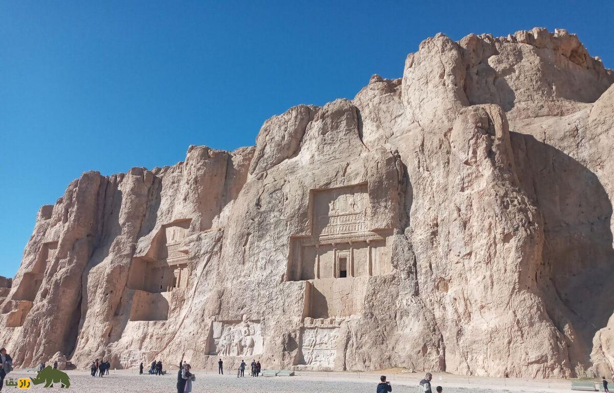 شکارچی گنج؛ کدام شاهزاده قاجار مقبره پادشاهان هخامنشی در نقش رستم را تخریب کرد؟