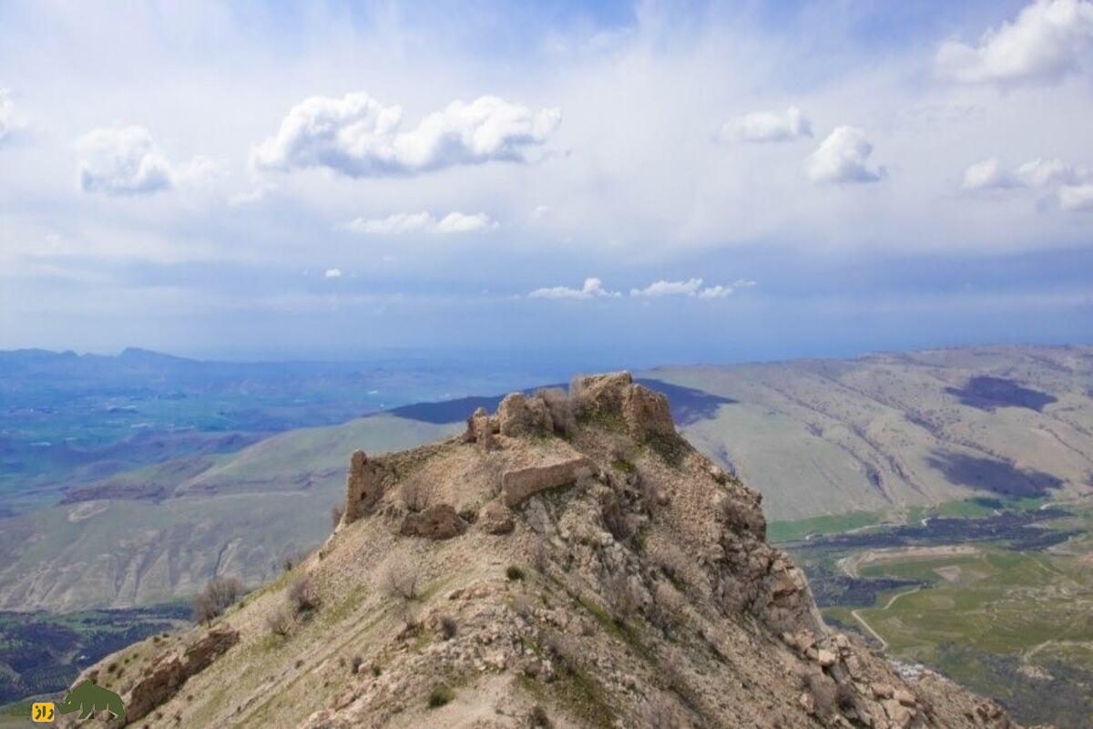 مخفیگاه دختر یزدگرد سوم در کوههای دالاهو؛ افسانهای از مقاومت و هویت ایرانی در تاریخ مخفیگاه دختر یزدگرد سوم در کوههای دالاهو؛ افسانهای از مقاومت و هویت ایرانی در تاریخ