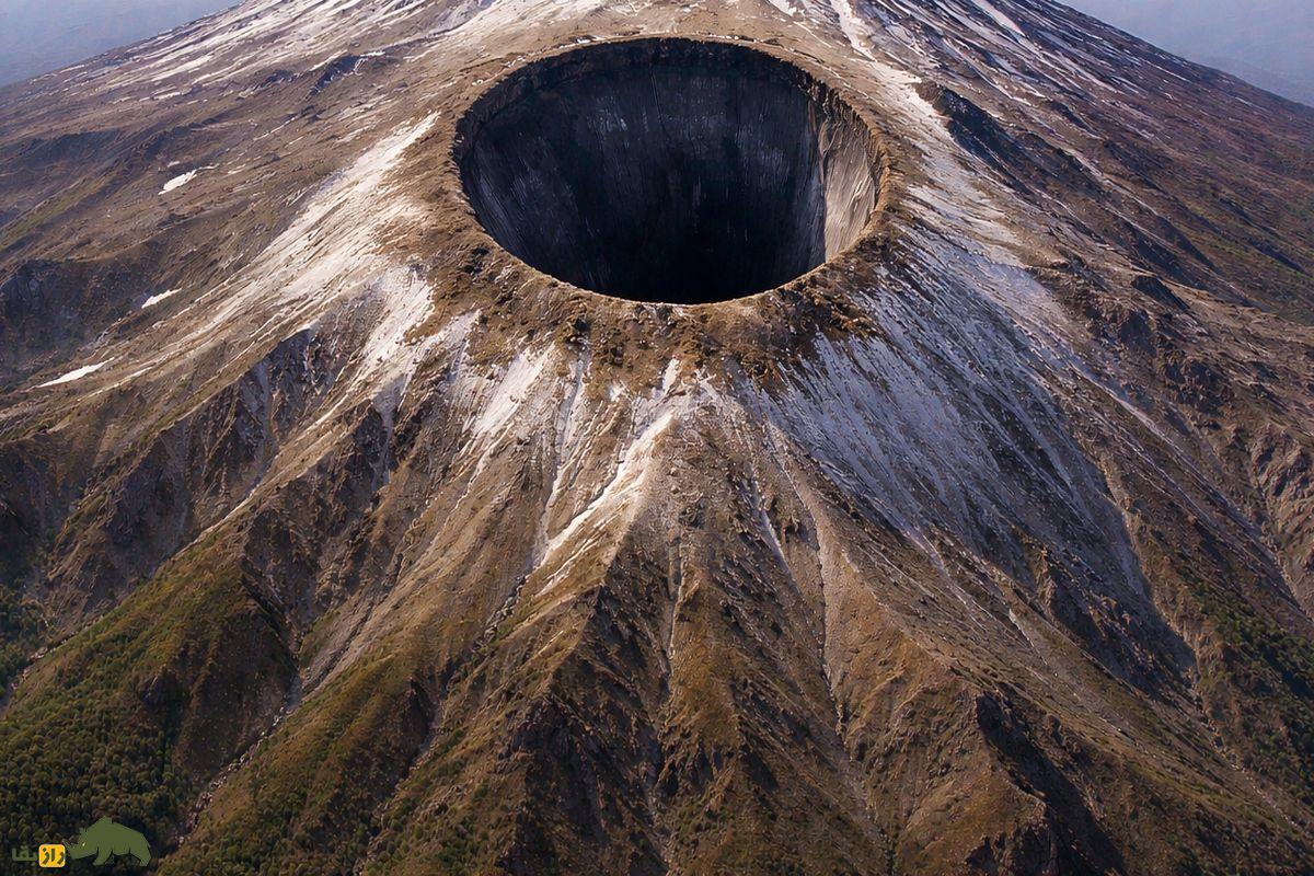 مواد مذاب یا سنگ؛ اگر سوراخی به عمق ۲۰۰۰ متر روی نوک قله دماوند ایجاد کنیم به چه می‌رسیم؟