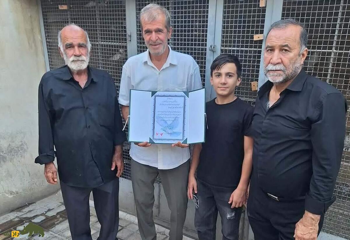حاج حسین رسولی؛ کبوترباز معروف قمی که به خاطر یک بیماری با کبوتر آشنا شد و سالها از ۲۰۰۰ کبوتر نگهداری می‌کرد
