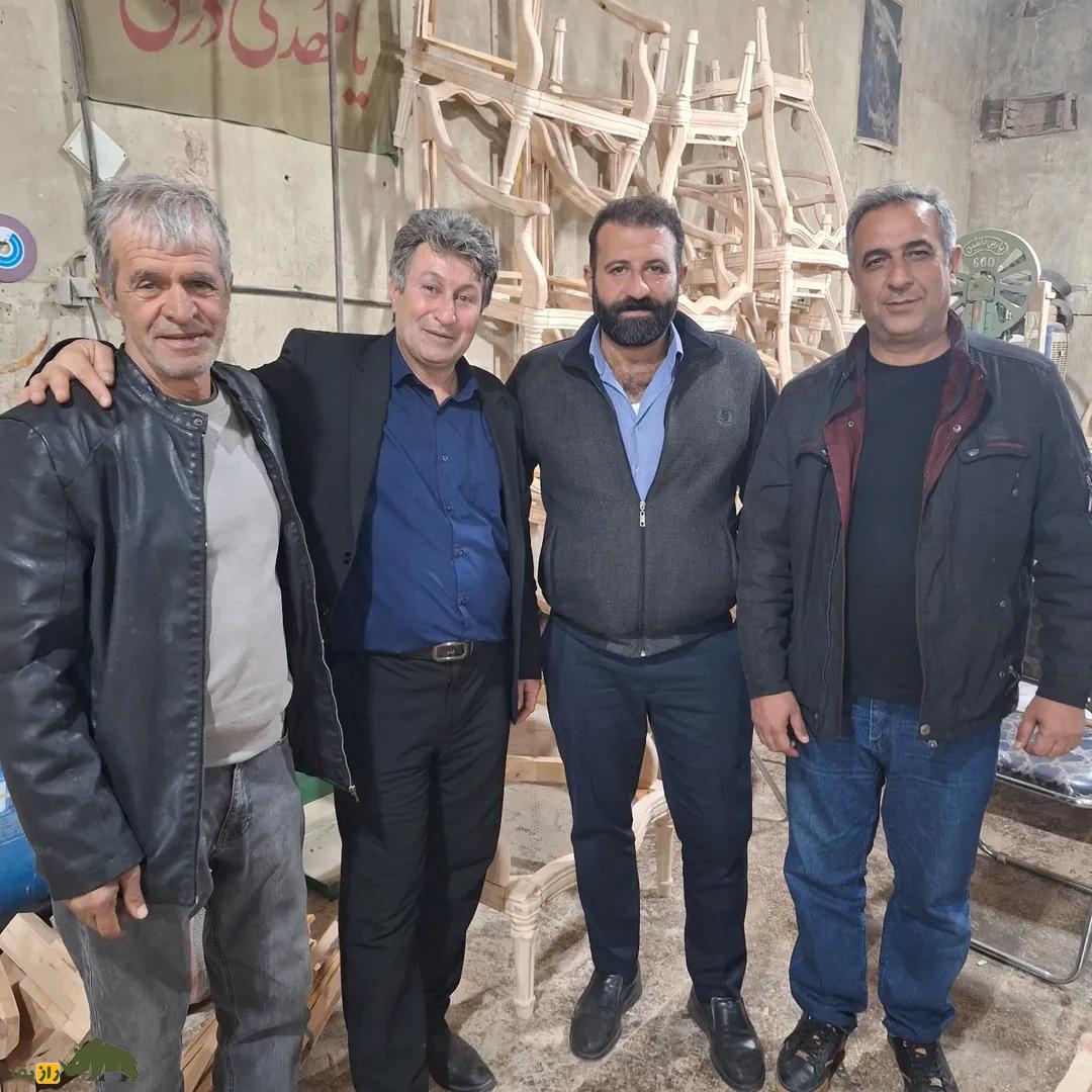 حاج حسین رسولی: کبوترباز معروف قمی و یکی از بهترین کبوتربازان ایران که از گرو متنفر است و عاشق داروهای طبیعی ضد انگل و ویتامین است حاج حسین رسولی