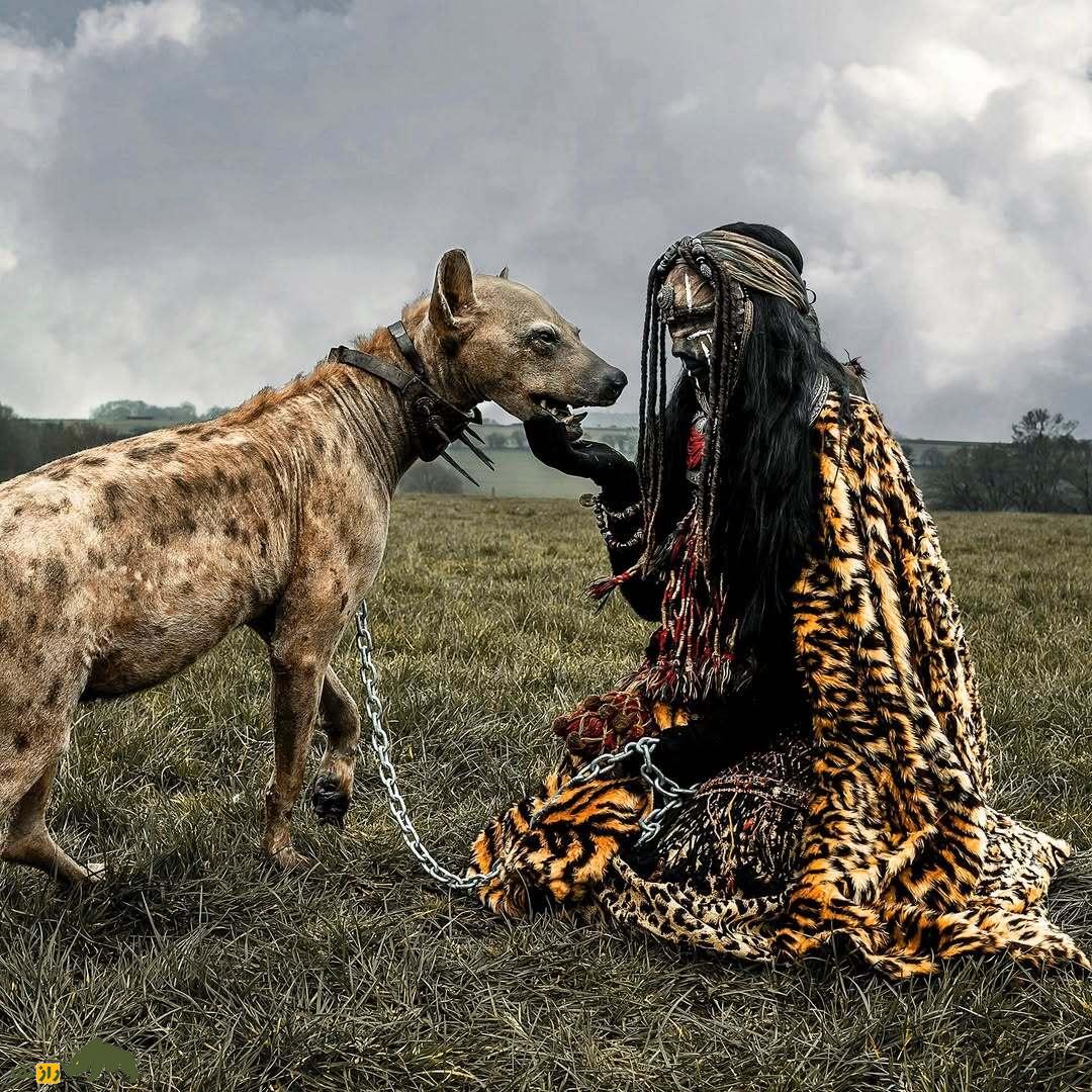 تصاویری از ترسناک‌ترین جادوگر جهان که وحشی حیوان خانگی دنیا را دارد!