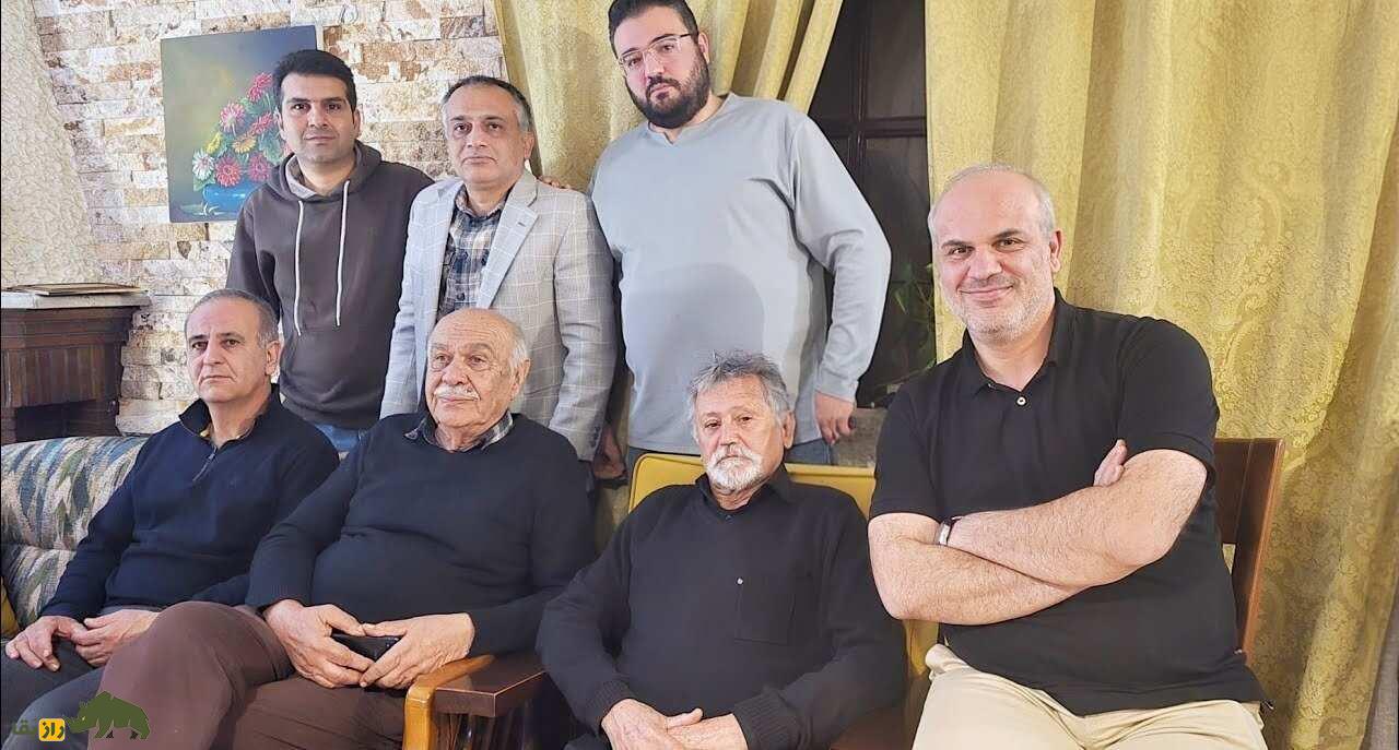 فاروق فخرالدینی؛ پیشکسوت کبوتربازی، استاد شناخت کبوتر ایرانی و برادر موسیقیدان معروف که خودش سرمربی تیم ملی والیبال ایران بود فاروق فخرالدینی در جمع دوستان کبوترباز