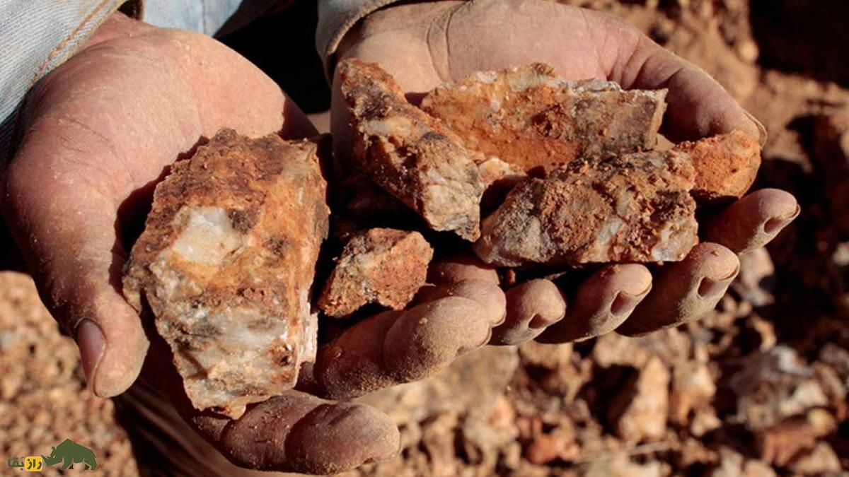 آیا میتوان از طریق رنگ خاک به وجود طلا پی برد؟ خاک طلا رچه رنگ است؟ خاک طلا