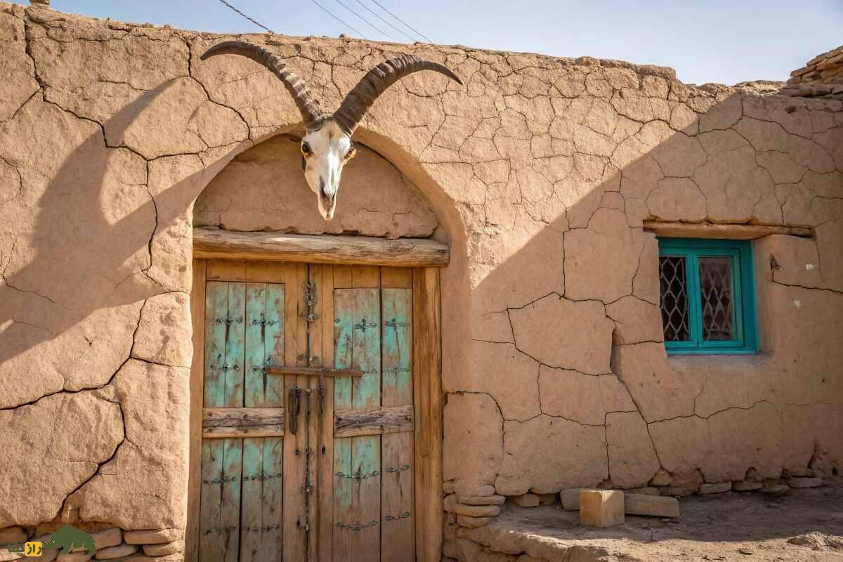 شاخ بز روی سردر خانهها؛ کاربرد عجیب شاخ بز در ایران برای دفع چشمزخم و جذب انرژی مثبت شاخ بز روی سردر خانهها؛ کاربرد عجیب شاخ بز در ایران برای دفع چشمزخم و جذب انرژی مثبت