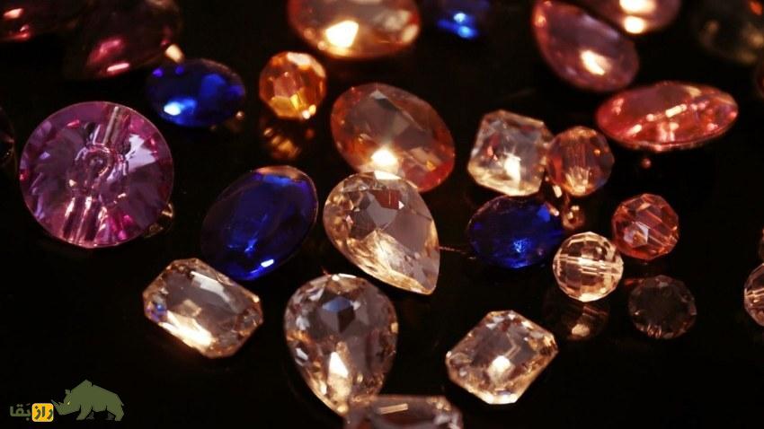 چگونه میتوان در طبیعت سنگهای قیمتی پیدا کرد؟ کجای ایران بیشترین سنگهای قیمتی دارد؟ سنگ قیمتی