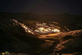 تشکوه؛ کوه اسرارآمیزی در رامهرمز که از دل آن شعلههای آتش بیرون میزند و شبها مثل الماس میدرخشد