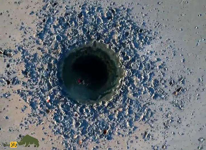 ویدئو | به وجود آمدن گودال عظیم در قسمت خشک شده دریاچه ارومیه با یک انفجار مرموز!