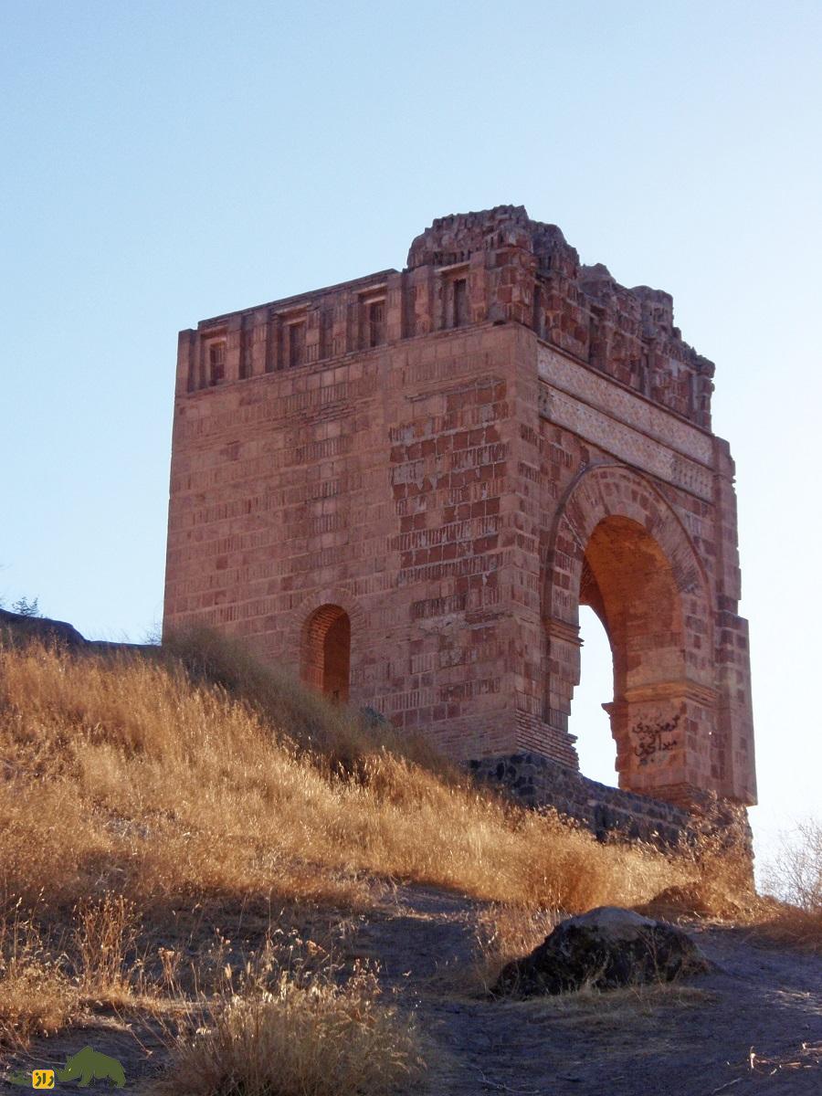 دژ ضحاک؛ اسرارآمیزترین اثر تاریخی ایران در آذربایجان شرقی با ۲۰۰۰ سال قدمت که توسط ارواح تسخیر شده است دژ ضحاک