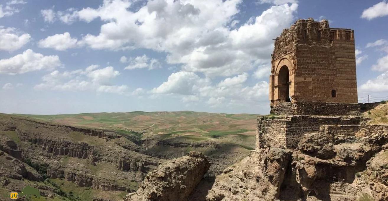 دژ ضحاک؛ اسرارآمیزترین اثر تاریخی ایران در آذربایجان شرقی با ۲۰۰۰ سال قدمت که توسط ارواح تسخیر شده است دژ ضحاک