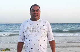 ولی دوستی؛ کبوتر باز بازار آهن شاد آباد و معروف به «سلطان ساعت سنگین» که سال ۱۴۰۰ رکورد گروی ایران را شکست