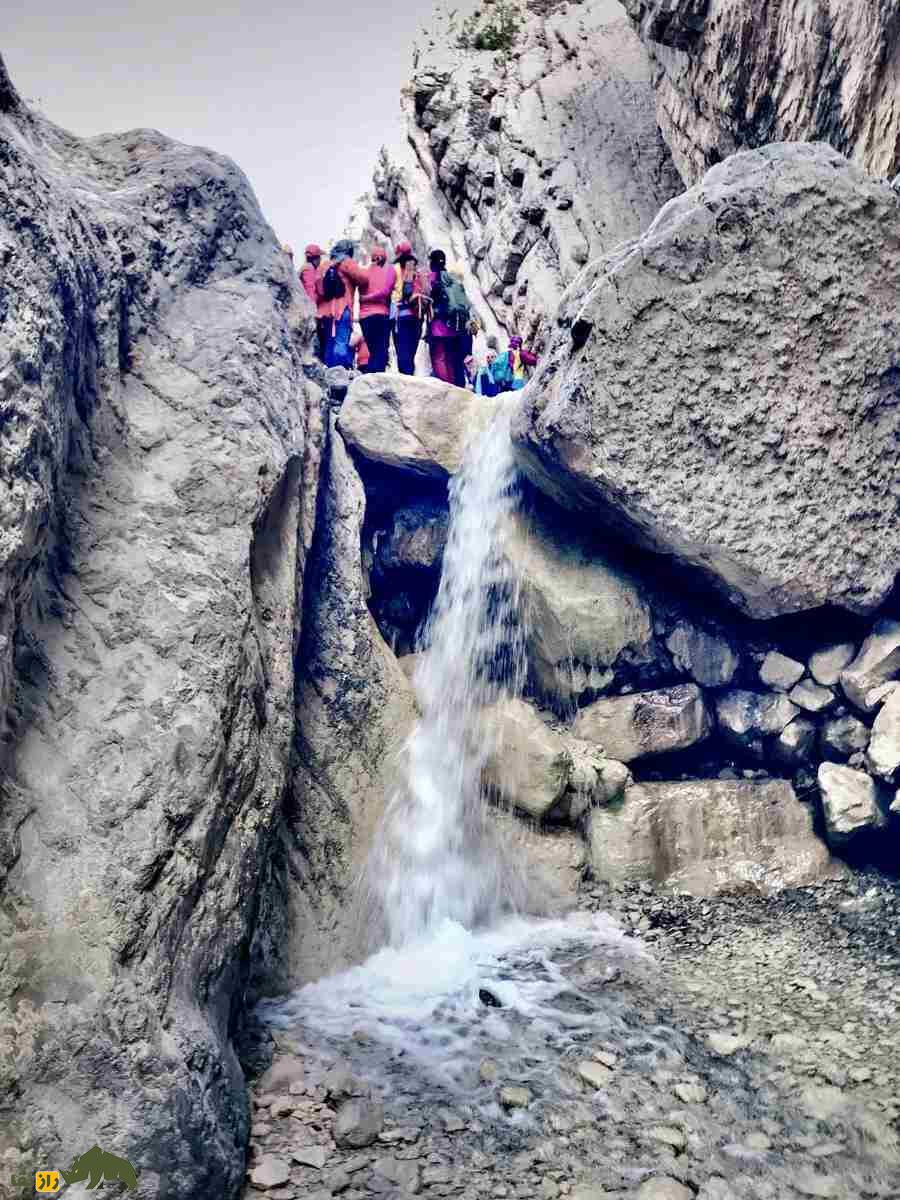 تنگه دره مار ایلام؛ دره اسرارآمیز استان ایلام که شبها صداهای ترسناک دارد و مارها از آن محافظت میکنند تنگه دره مار ایلام؛ دره اسرارآمیز استان ایلام که شبها صداهای ترسناک دارد و مارها از آن محافظت میکنند