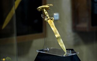 شمشیر طلای هخامنشی: شمشیر باستانی و کاملا طلای ایرانی که در همدان کشف شد و نماد عظمت هخاممنشیان است