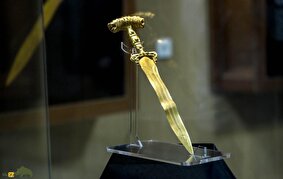 شمشیر طلای هخامنشی: شمشیر باستانی و کاملا طلای ایرانی که در همدان کشف شد و نماد عظمت هخاممنشیان است