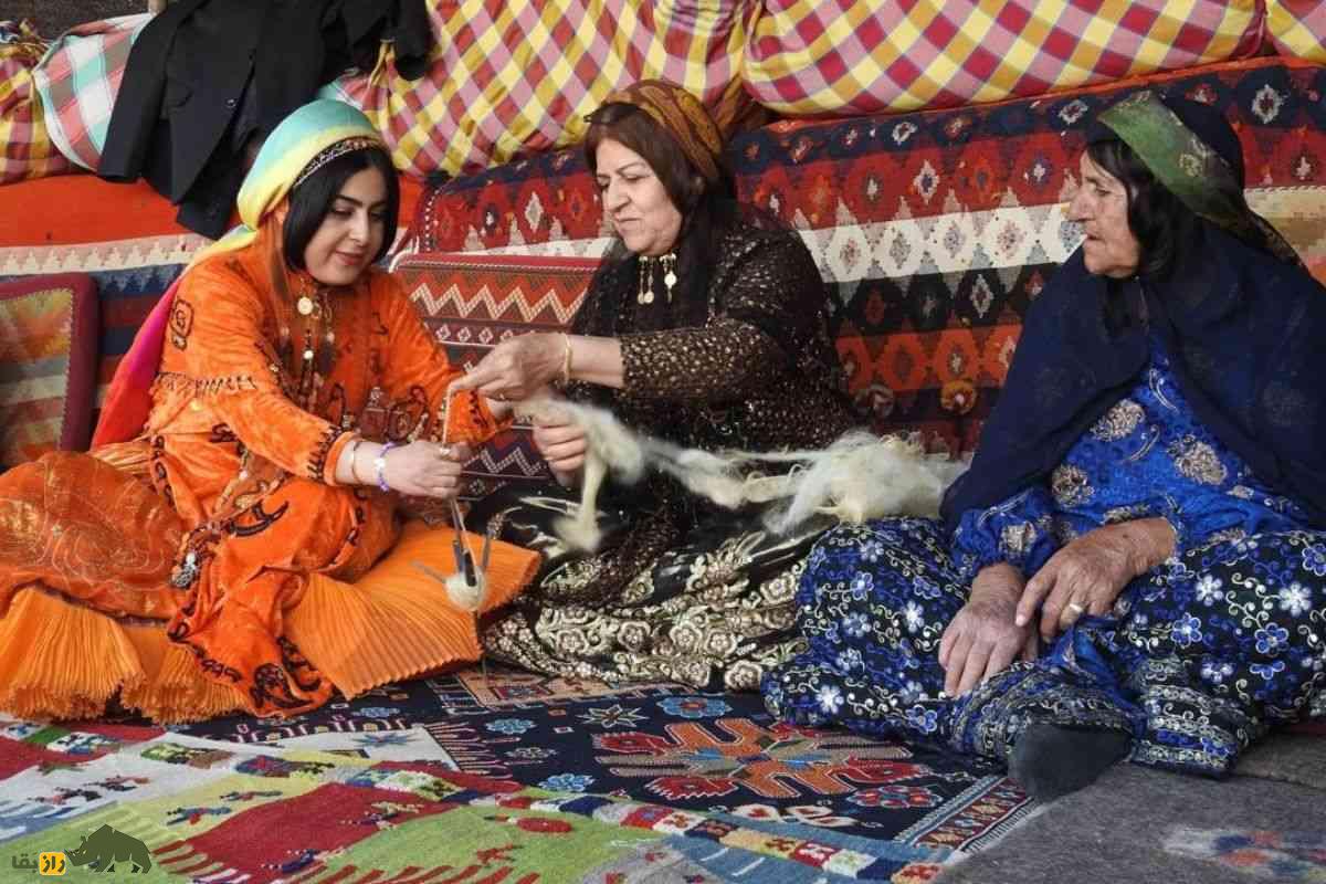 آیینهای فراموششده فرزند پروری در فرهنگ عشایر قشقایی؛ روایت یک زن از نیل، زعفران و لولهی تفنگ آیینهای فراموششده فرزند پروری در فرهنگ عشایر قشقایی؛ روایت یک زن از نیل، زعفران و لولهی تفنگ