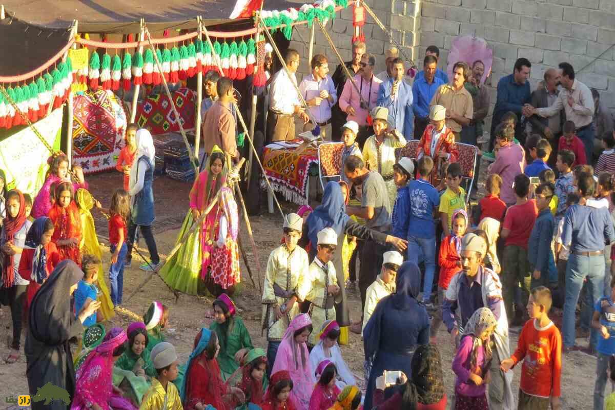 آیینهای فراموششده فرزند پروری در فرهنگ عشایر قشقایی؛ روایت یک زن از نیل، زعفران و لولهی تفنگ آیینهای فراموششده فرزند پروری در فرهنگ عشایر قشقایی؛ روایت یک زن از نیل، زعفران و لولهی تفنگ