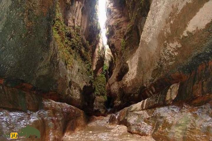 غار زینگان؛ تنها غار روباز ایران در استان ایلام معروف به «بهشت پنهان ایران» که ارواح پاک در آنجا زندگی میکنند غار زینگان