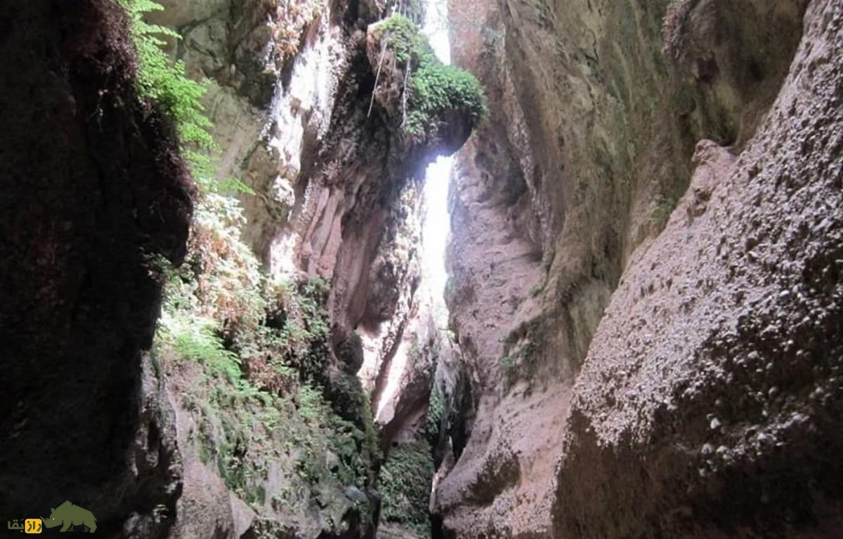 غار زینگان؛ تنها غار روباز ایران در استان ایلام معروف به «بهشت پنهان ایران» که ارواح پاک در آنجا زندگی میکنند غار زینگان