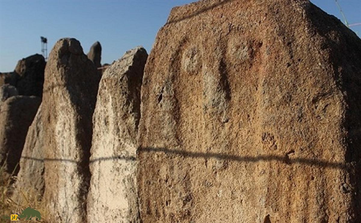 گورستان شهر یئری اردبیل؛ مخوفترین گورستان ایران با ۹۰۰۰ سال قدمت که گورهایی شبیه انسان و بدون دهان دارد گورستان شهر یئری اردبیل