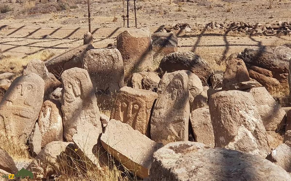 گورستان شهر یئری اردبیل؛ مخوفترین گورستان ایران با ۹۰۰۰ سال قدمت که گورهایی شبیه انسان و بدون دهان دارد گورستان شهر یئری اردبیل
