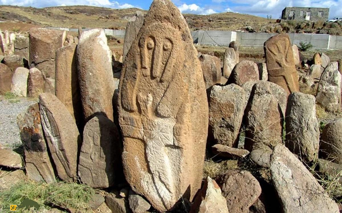 گورستان شهر یئری اردبیل؛ مخوفترین گورستان ایران با ۹۰۰۰ سال قدمت که گورهایی شبیه انسان و بدون دهان دارد گورستان شهر یئری اردبیل
