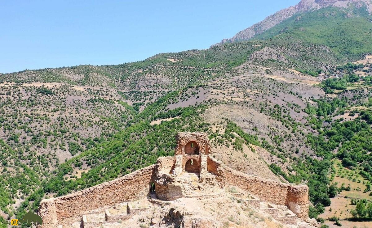 قلعه کَنگِلو؛ قلعهای مربوط به دوران ساسانی و معروف به «عقاب مازندران» که از حمله اعراب و مغول جان سالم به در برد قلعه کَنگِلو