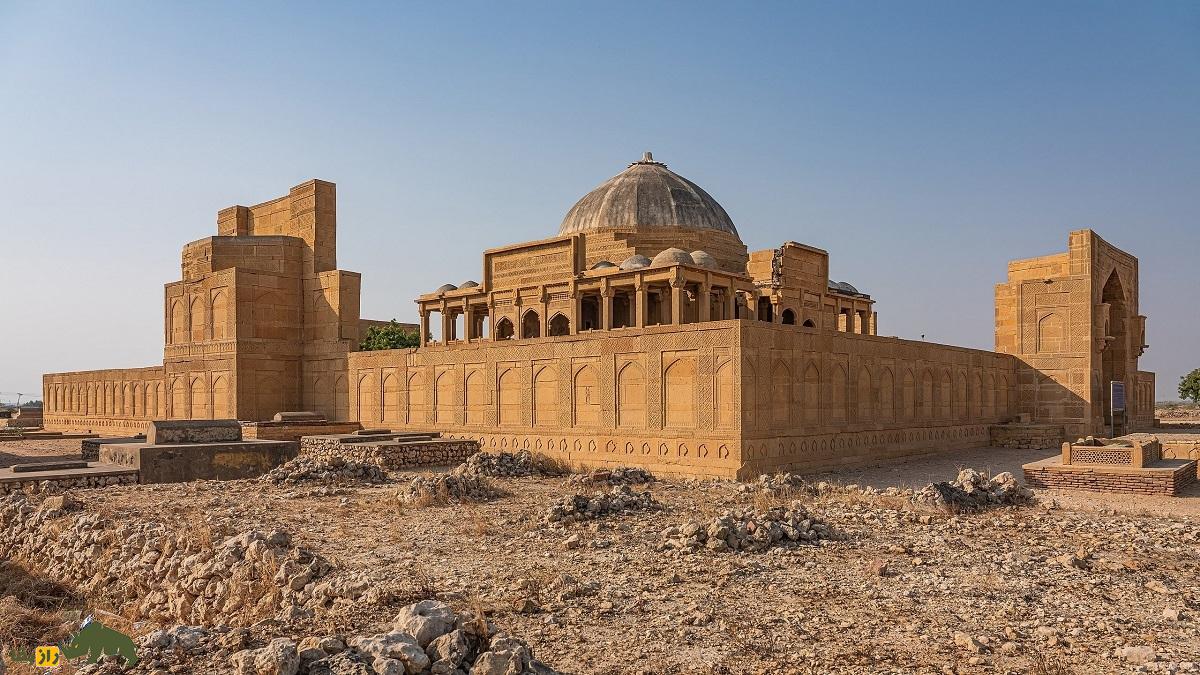 قبرستان مَکلی پاکستان؛ قبرستانی با ۵۰۰ هزار قبر معروف به «شهر فراموش شده» که هر سال کمی جابجا میشود و محل تجمع ارواح و اجنه است قبرستان مَکلی پاکستان