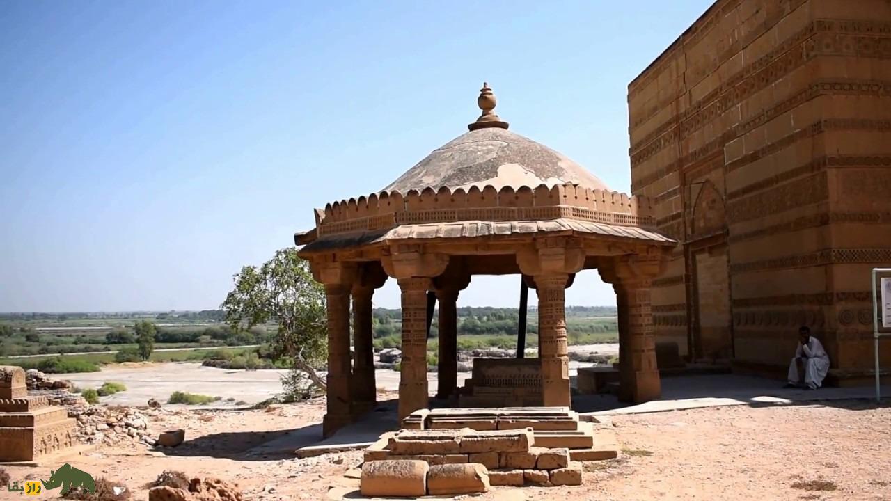 قبرستان مَکلی پاکستان؛ قبرستانی با ۵۰۰ هزار قبر معروف به «شهر فراموش شده» که هر سال کمی جابجا میشود و محل تجمع ارواح و اجنه است قبرستان مَکلی پاکستان