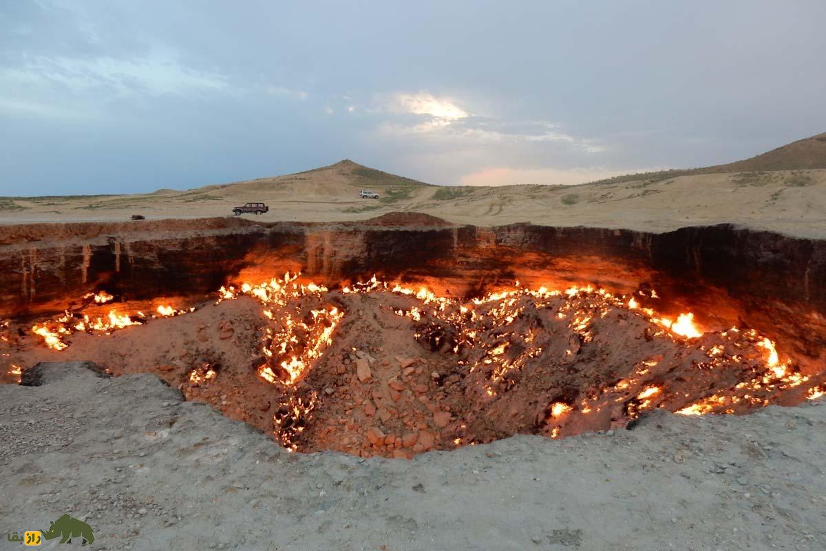 دروازه جهنم ترکمنستان؛ یکی از ترسناکترین پدیدههای طبیعی و شبیه مکانهای تخیلی که حتی ماهوارهها هم گرمای آن را ثبت میکنند دروازه جهنم ترکمنستان