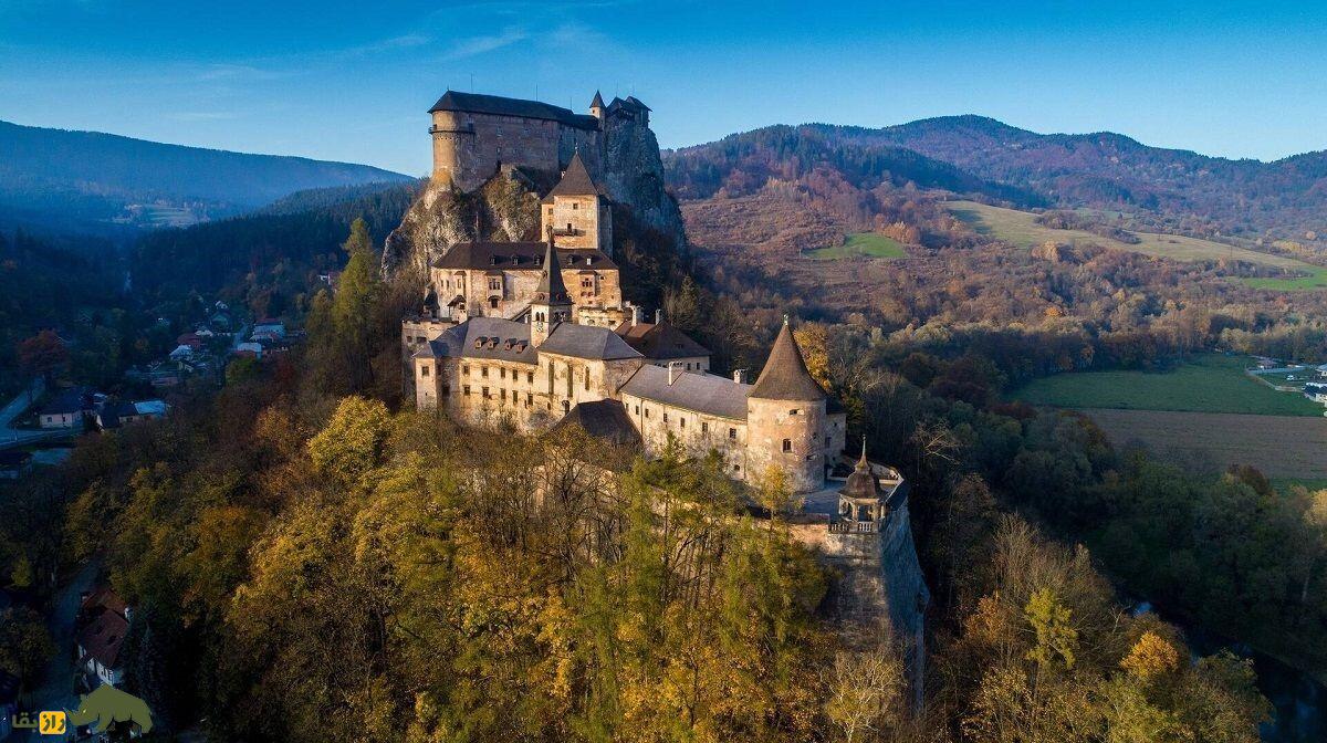 قلعه اوراوا؛ دژ معروف به «قلعه دراکولا» که فیلم ترسناک «نوسفراتو» در آن ساخته شد و شبح «بانوی سفید» در آن پرسه میزند قلعه اوراوا